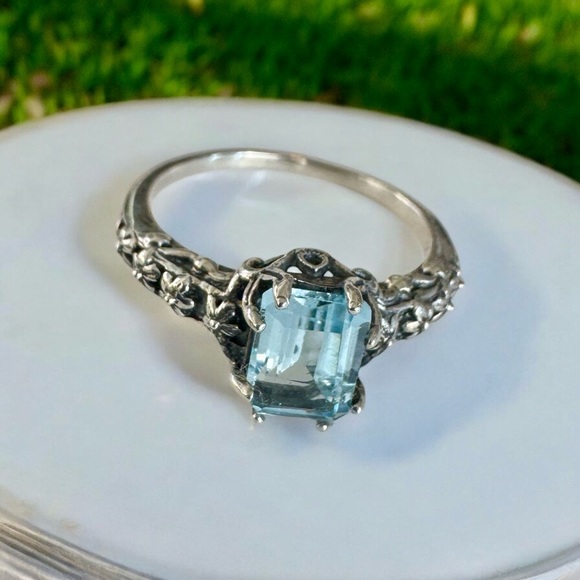 Sky Blue Topaz Sterling Silver Ring (9) - Picture 2 of 12